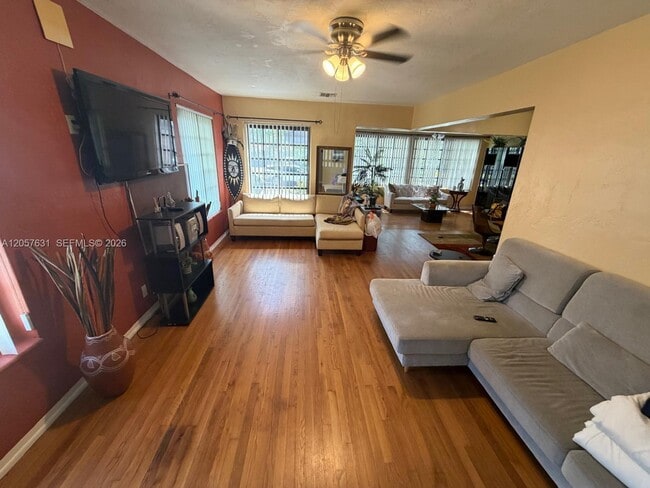 709 N 26th Ave