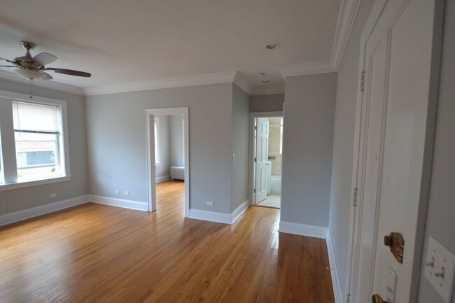 Photo - 4427 N Rockwell St Unit 4414-2