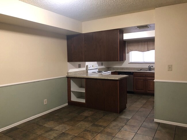 Photo - 823 Spyglass Ln