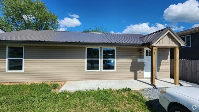 Building Photo - Totally renovated house now for lease