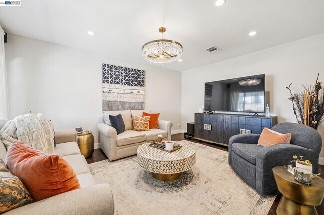 2485 Medallion Dr