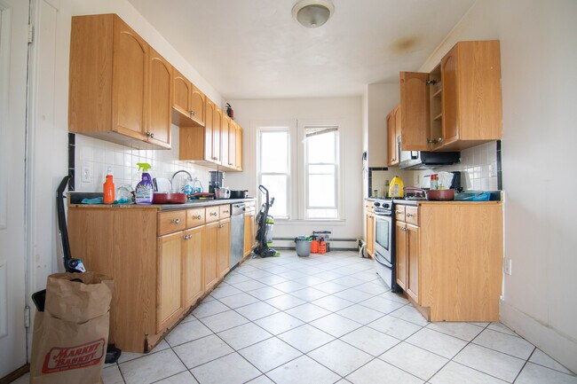 Building Photo - 46 Gardner St Unit 3