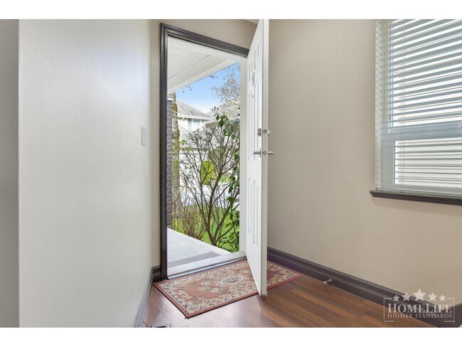 Photo - 13918-13958 58 Ave