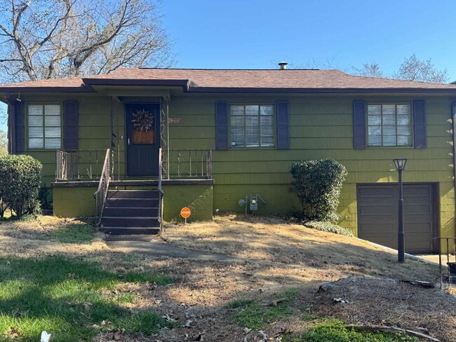 Building Photo - "Charming 3-Bedroom Retreat in Birmingham - Spacious 1920 Sq. Ft. Home on Red Lane Drive!"