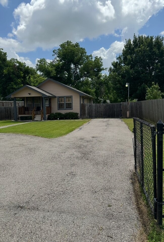 Building Photo - 3914 Kashmere St Rental