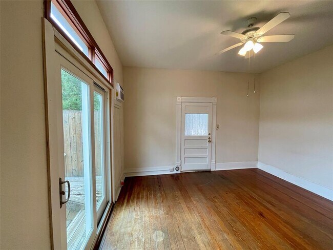 Photo - 708 W 31st St