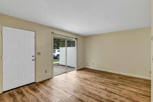 Photo - Charming 2-Bedroom Apartment for Rent – Great Location in Ocala! Deposit-Free Move-In Available!