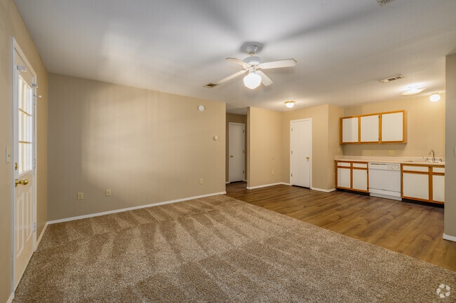 2BR, 2BA - 925SF - Living Room
