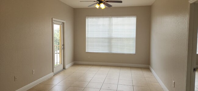 3 bedroom condo in Horizons at Vista Lakes