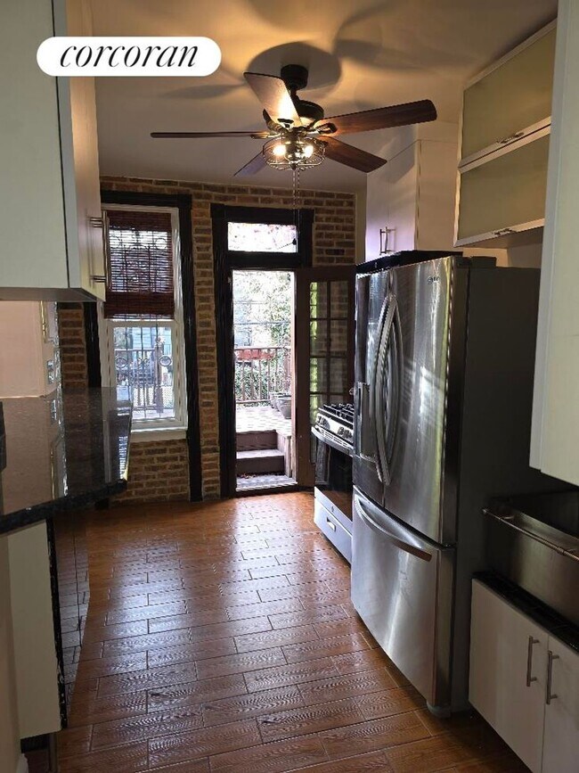 Photo - 129 Moffat St