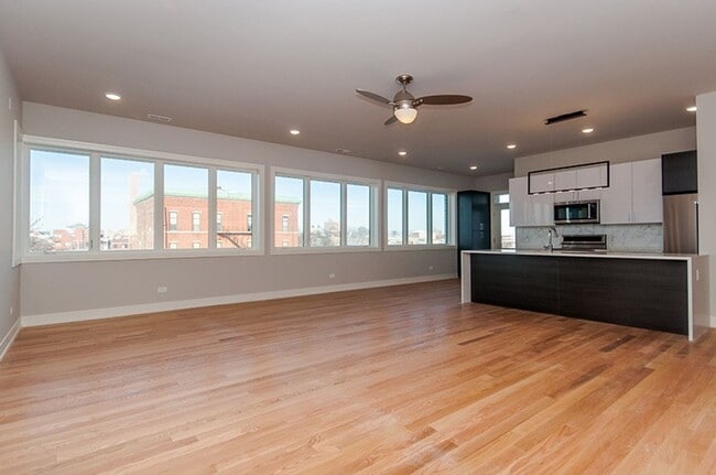 Photo - 1641 W Grand Ave Unidad 302