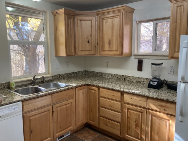 Photo - 335 S 700 E St