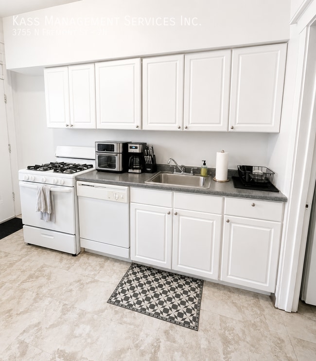Building Photo - 3755 N Fremont St Unit 2N