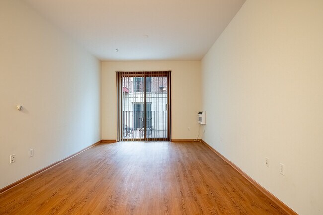 Photo - Washington Court Apartments