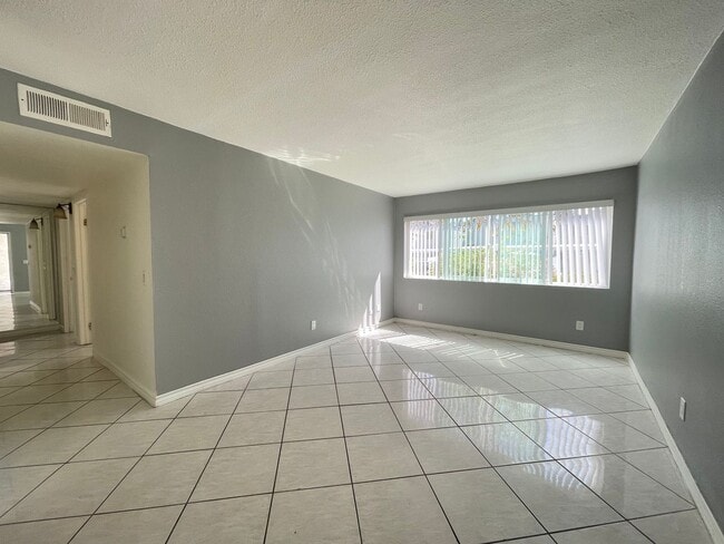 Building Photo - Spacious 2 Bed/ 1 Bath For Rent in Otay Mesa West Avail NOW! Unit F