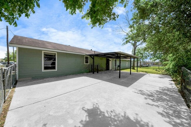 Building Photo - 13710 Brownsville St Rental