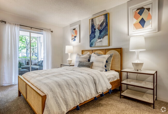 2BR, 2BA - 1,029SF