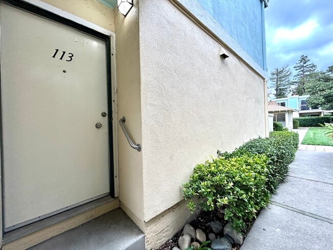 Photo - Beautiful Downstairs 2 Bedroom Condo Located In Gated Community Pool + Lake Access! Unit 113