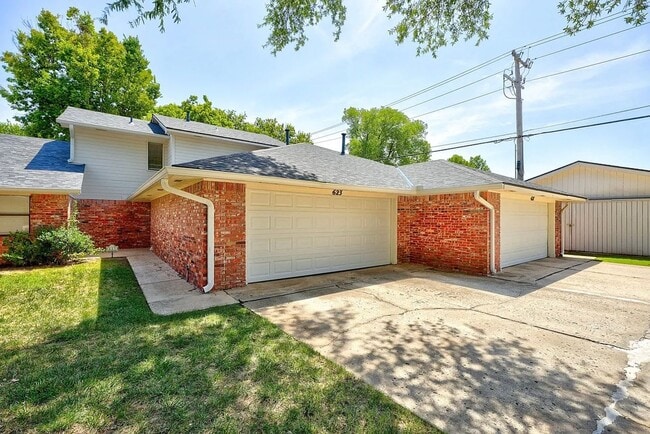 Photo - Beautiful Two-Story 3bed/2bath Townhome Available in Westside Norman!!
