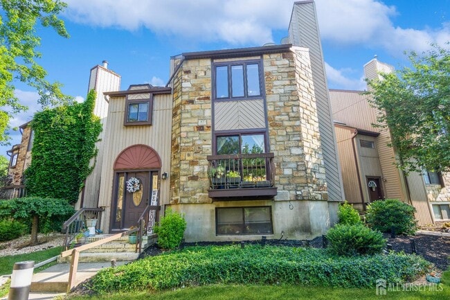 Building Photo - 217 Silver Ln