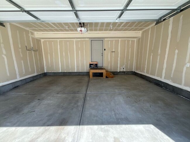 Photo - 2 bedroom 2 1/2 bath 2 car garage small do...