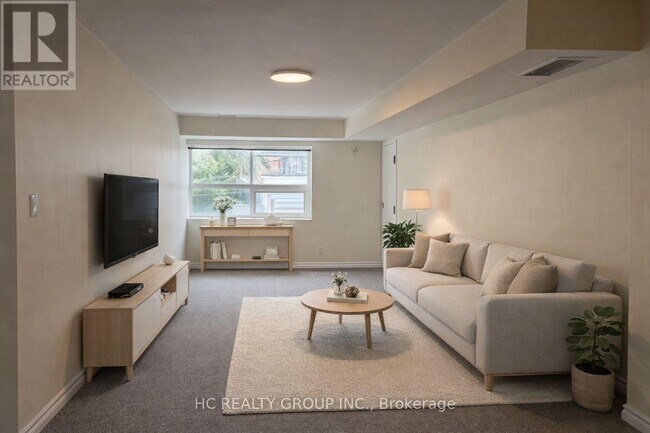 Photo - 1606 Queen St E