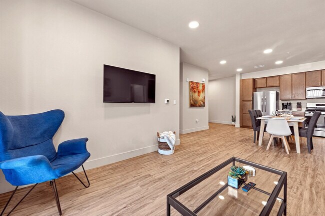 1100 Solitude Trl Unit SI ID1585305P