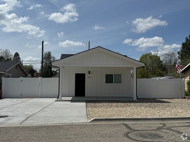 Building Photo - 25 S Randall St Rental