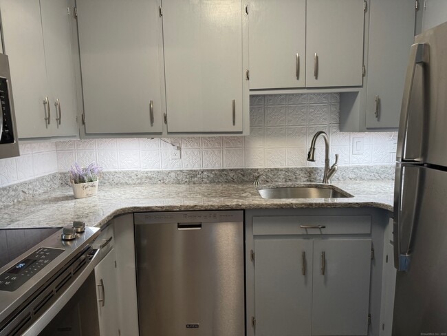 Photo - 127 Black Point Rd Unit APT 26