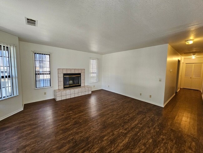 Photo - 2356-2356 Bushnell St Unidad 2338