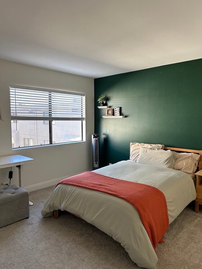 Building Photo - 15169 Magnolia Blvd Unit B