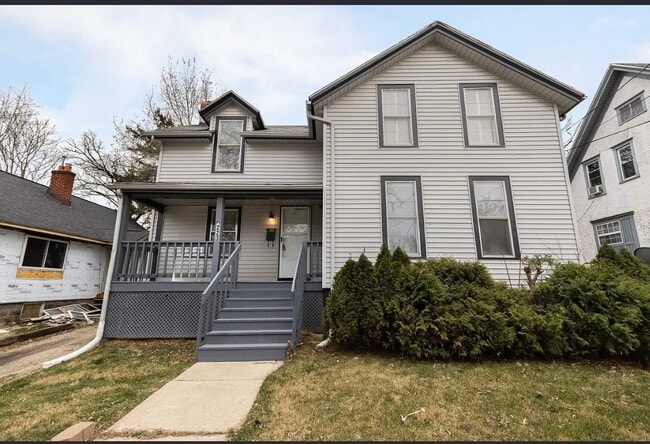 Photo - 223 Oakwood Ave House