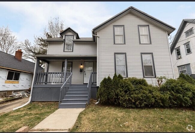 Building Photo - 223 Oakwood Ave Rental