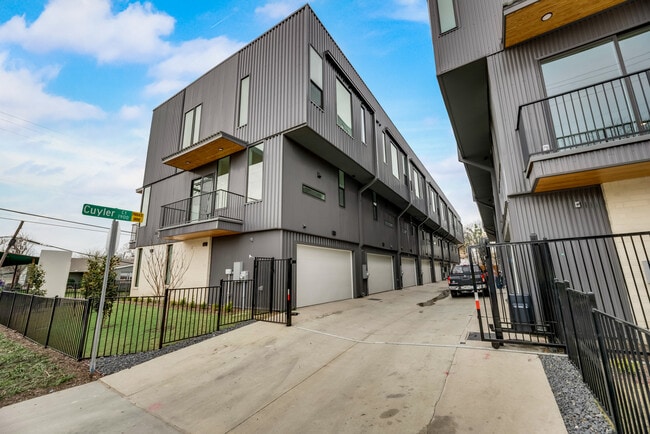 Photo - 1906 Annex Ave