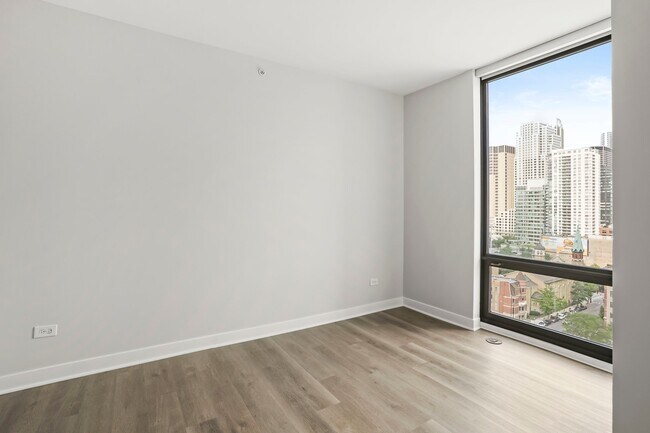 Photo - 705 W Adams St