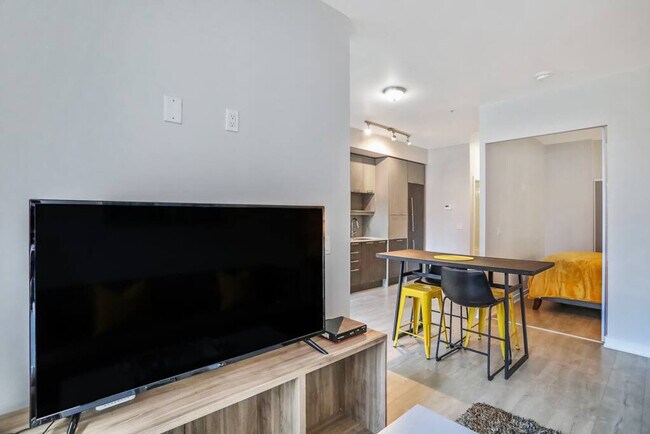 Photo - 255 Queen St W Unit ID1050771P