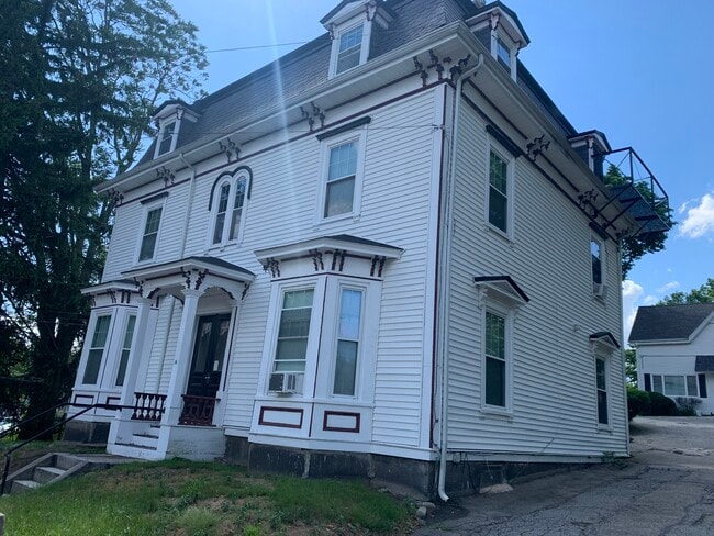 Building Photo - 14 Salem St Unit 4