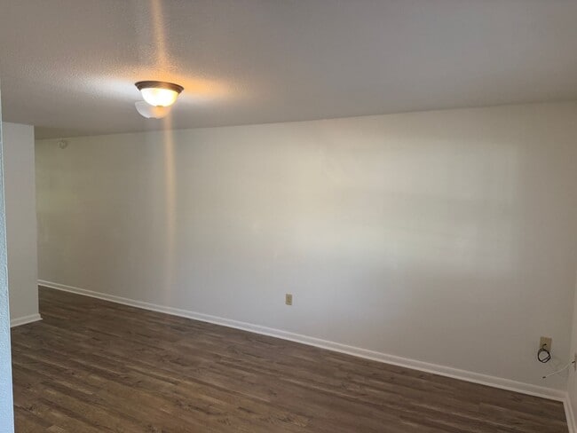 Photo - 2505 Simms St
