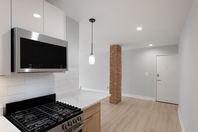 Photo - 6758 N Sheridan Rd