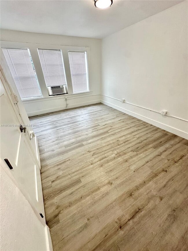 Photo - 967 SW 5th St Unit 11