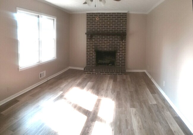 Photo - 304 Maddox Rd