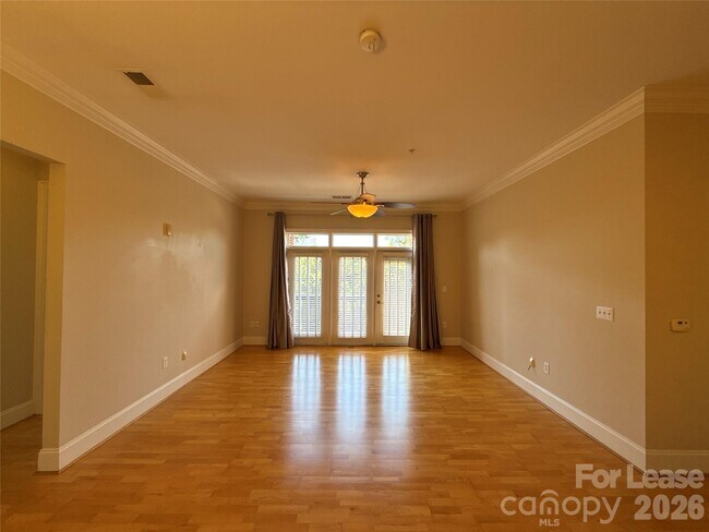 Photo - 2988 Selwyn Ave