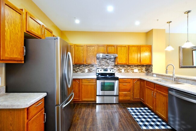 Building Photo - 6819 Narcissus Ln N