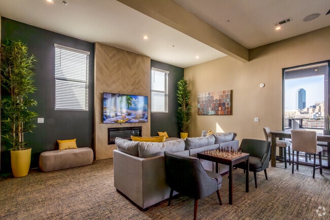 Rooftop Lounge - Cityscape Star