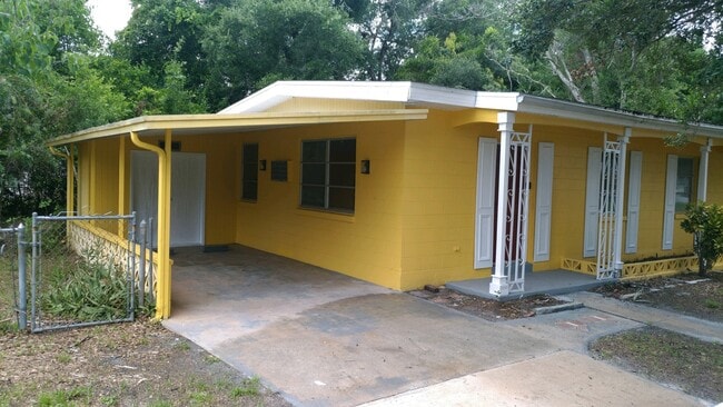 Photo - 3 Bed 1 Bath Home | Pet Friendly with Fenced Yard | Washer Dryer Hook Ups | Section 8 Welcome