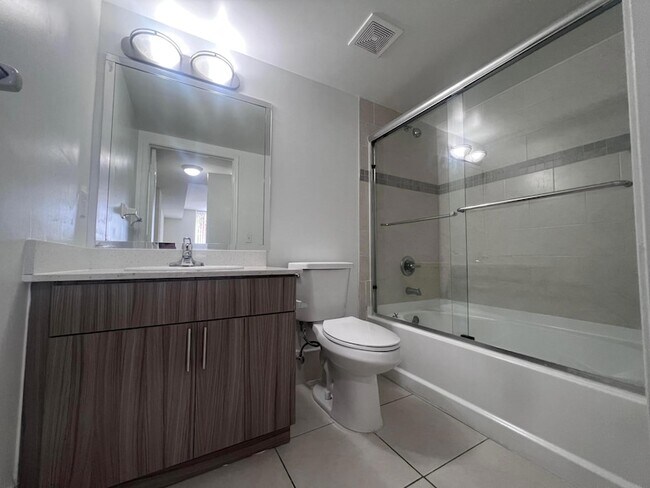 Photo - 16900 N Bay Rd Unidad 2-2303