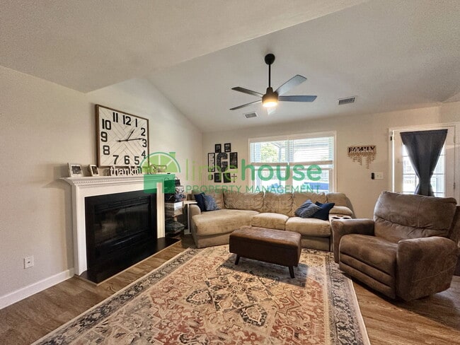 Photo - 1112 Seabright Ct