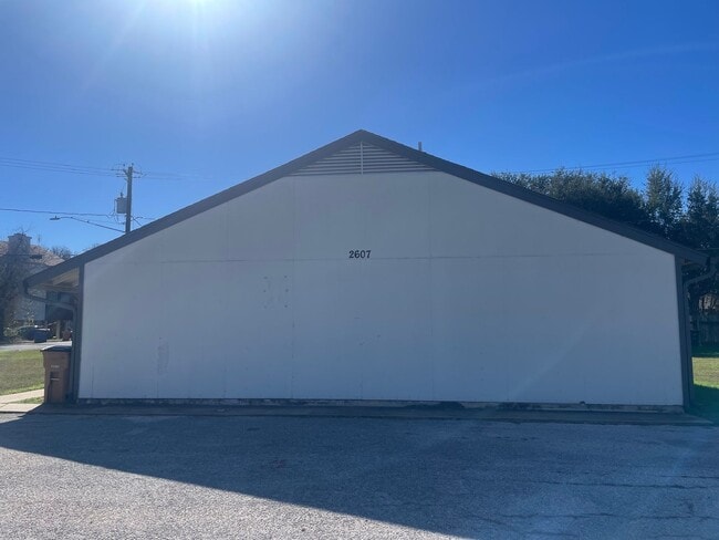 Photo - 2607 Ektom Dr