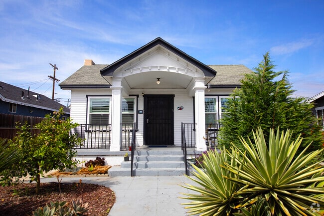 Building Photo - 2025 W Vernon Ave Rental