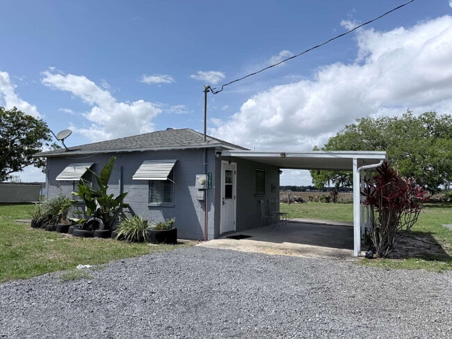 Building Photo - Studio